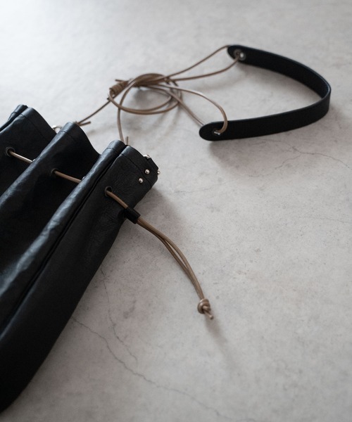 Senti(センティ)の「Dyneema Leather MEDICINE BAG L / 超軽量ダイニーマレザー メディスンバッグ L(ショルダーバッグ・メンズ・ブラック系その他/ブラック・FREE)」の11枚目の写真