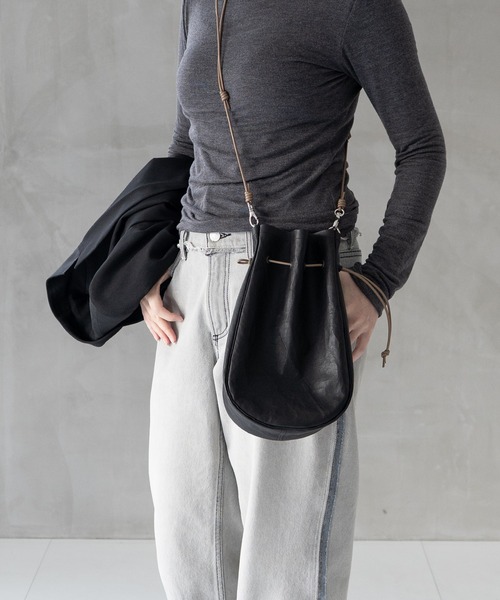 Senti(センティ)の「Dyneema Leather MEDICINE BAG L / 超軽量ダイニーマレザー メディスンバッグ L(ショルダーバッグ・メンズ・ブラック系その他/ブラック・FREE)」の22枚目の写真