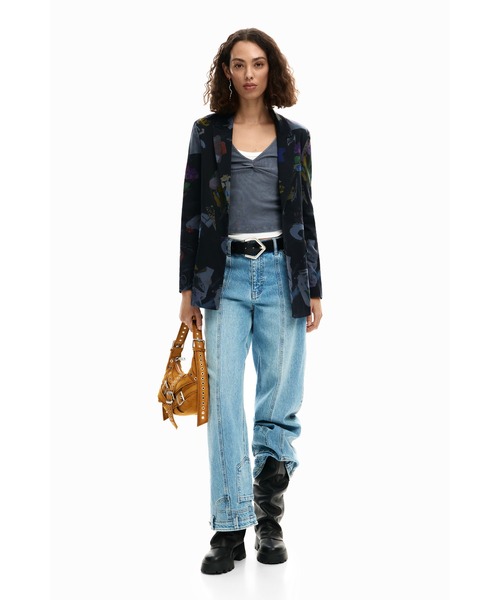 Desigual(デシグアル)の「コラージュプリント ブラックスリムフィットブレザー(テーラードジャケット・レディース・ブラック・S/M/XL/L/XS)」の5枚目の写真
