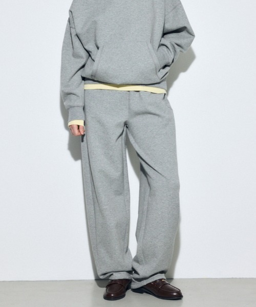 AZUL by moussy（アズールバイマウジー）の「ダンボールカーブワイドパンツ（スウェットパンツ・レディース・オフホワイト/ブラック/杢グレー・SMALL/MEDIUM）」の3枚目の写真