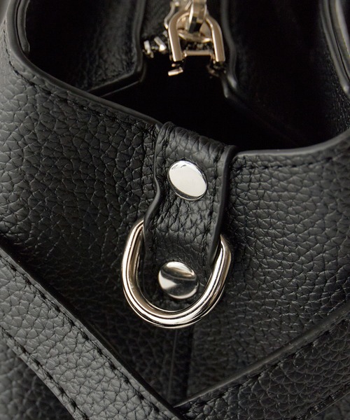 AO2(アオズ)の「2-Way Belt Design Faux Leather Handbag / 2WAY ベルトデザインフェイクレザー ハンドバッグ 秋 秋服 2026年秋冬(ハンドバッグ・レディース・ブラック/ブラウン/ベージュ/ダークブラウン・FREE)」の13枚目の写真
