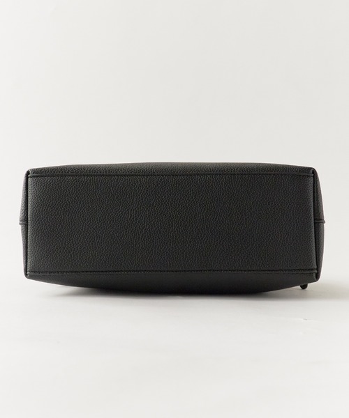 AO2(アオズ)の「2-Way Belt Design Faux Leather Handbag / 2WAY ベルトデザインフェイクレザー ハンドバッグ 秋 秋服 2026年秋冬(ハンドバッグ・レディース・ブラック/ブラウン/ベージュ/ダークブラウン・FREE)」の11枚目の写真