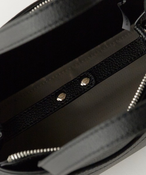 AO2(アオズ)の「2-Way Belt Design Faux Leather Handbag / 2WAY ベルトデザインフェイクレザー ハンドバッグ 秋 秋服 2026年秋冬(ハンドバッグ・レディース・ブラック/ブラウン/ベージュ/ダークブラウン・FREE)」の10枚目の写真