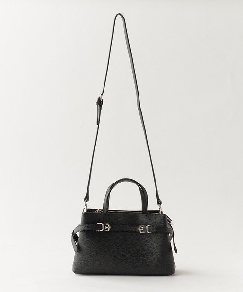 AO2(アオズ)の「2-Way Belt Design Faux Leather Handbag / 2WAY ベルトデザインフェイクレザー ハンドバッグ 秋 秋服 2026年秋冬(ハンドバッグ・レディース・ブラック/ブラウン/ベージュ/ダークブラウン・FREE)」の8枚目の写真