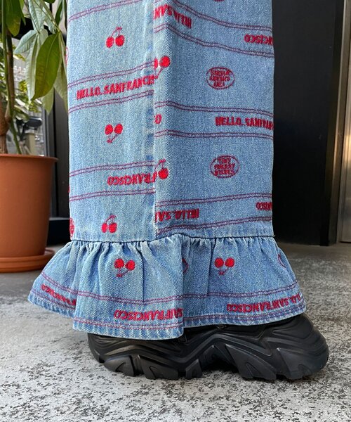 HELLO.SANFRANCISCO(ハローサンフランシスコ)の「【HELLO.SANFRANCISCO/ハローサンフランシスコ】裾フリル総柄刺繍イージーワイドデニム(デニムパンツ・レディース・サックスブルー/ブルー・MEDIUM/SMALL)」の22枚目の写真