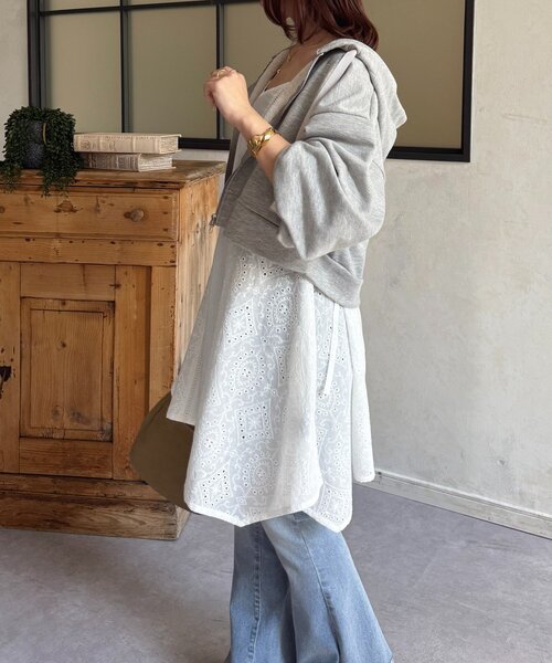 Thevon(ゼボン)の「コットンレースキャミチュニック(チュニック・レディース・オフホワイト/ブラック・FREE)」の9枚目の写真