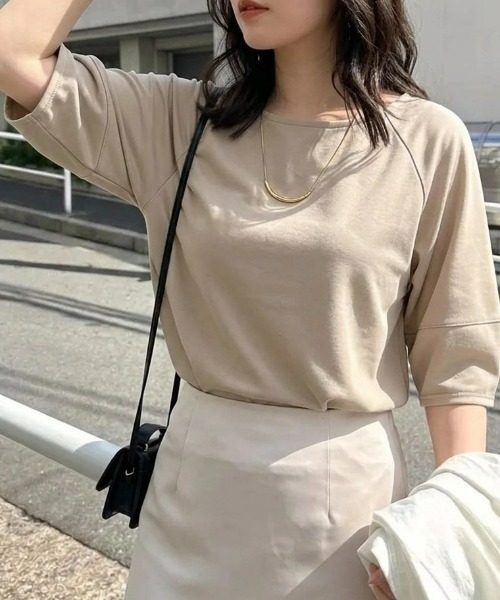 alotta(アロッタ)の「ランタンスリーブカットソー(Tシャツ/カットソー・レディース・グレイッシュブルー/グレイッシュベージュ/ブラック/レッド/ピンク/ネイビー・LL/L/M)」の2枚目の写真