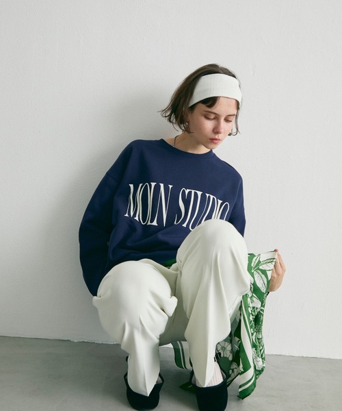 uchi.(ウチ)の「ロゴプリント 裏毛スウェットトップス(スウェット・レディース・オフホワイト/イエロー/ネイビー・FREE)」の4枚目の写真