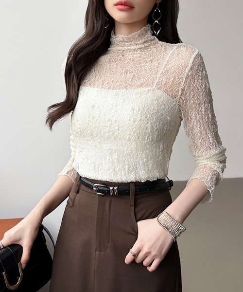 COCOMOMO（ココモモ）の「さりげない透け感で、品よく映える レースシアートップス 総レーストップス シアートップス 長袖 ハイネック レイヤードトップス ストレッチ オケージョン オフィスカジュアル（Tシャツ/カットソー・レディース・ブラック/モカ/アイボリー/ホワイト・FREE）」の6枚目の写真