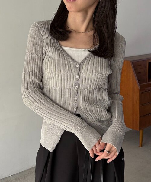 CAPRICIEUX LE'MAGE（カプリシューレマージュ）の「バイカラーリブカーディガン（カーディガン/ボレロ・レディース・ブラック/ベージュ/グレー・FREE）」の4枚目の写真