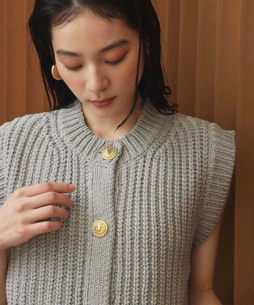ELFRANK(エルフランク)の「ノースリーブ ニットトップス ジレ ベスト 前開き 金ボタン(ベスト・レディース・グレー/オフホワイト/ブラウン・L/M)」の13枚目の写真