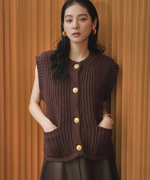 ELFRANK(エルフランク)の「ノースリーブ ニットトップス ジレ ベスト 前開き 金ボタン(ベスト・レディース・グレー/オフホワイト/ブラウン・L/M)」の18枚目の写真