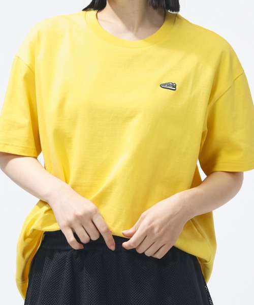 NEW BALANCE(ニューバランス)の「【別注】ニューバランス New Balance シューパッチTシャツ 限定コラボ(Tシャツ/カットソー・レディース・ホワイト/オレンジ/ブラック・S/L/XL/M)」の1枚目の写真