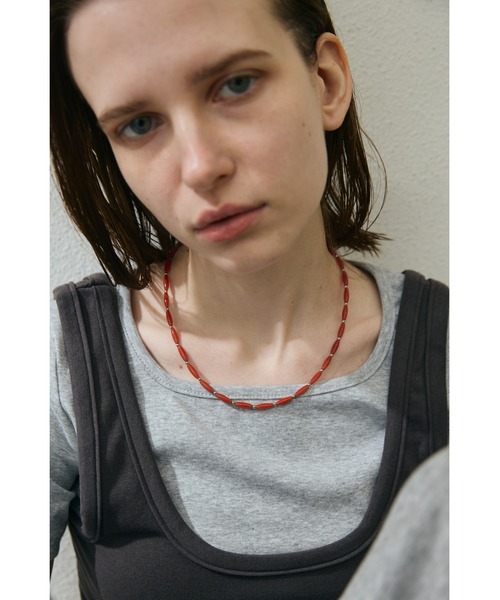 un/neu（アンノイ）の「ラインビーズカラーネックレス（ネックレス・レディース・レッド/ブラック・FREE）」の6枚目の写真