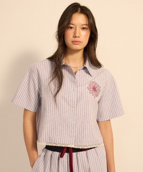 Mardi Mercredi(マルディメクルディ)の「COTTON CROPPED SHIRT HALF SLEEVE STRIPE / コットン クロップド シャツ ハーフスリーブ ストライプ(シャツ/ブラウス・レディース・ピンク/ブルー・FREE)」の7枚目の写真