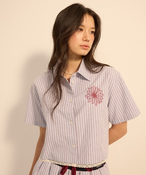 Mardi Mercredi(マルディメクルディ)の「COTTON CROPPED SHIRT HALF SLEEVE STRIPE / コットン クロップド シャツ ハーフスリーブ ストライプ(シャツ/ブラウス・レディース・ピンク/ブルー・FREE)」の8枚目の写真