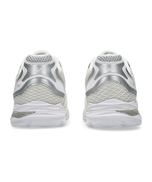 ASICS(アシックス)の「GEL-K1011 / ゲルケー1011(スニーカー・メンズ・ホワイト×シルバー・25.5/29/28/26/23/24/23.5/27/25/26.5/27.5/24.5/28.5)」の2枚目の写真