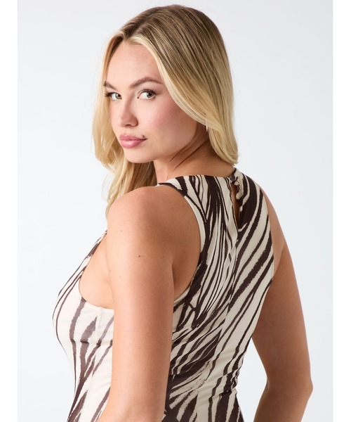Guess(ゲス)の「SERAFINA Mesh Dress ワンピース ドレス マキシ丈(ワンピース・レディース・ブラウン・LARGE/MEDIUM/SMALL/X-SMALL)」の8枚目の写真