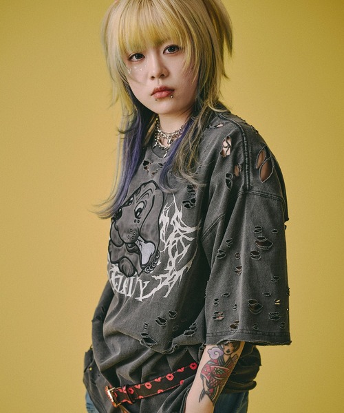 GALFY(ガルフィー)の「【GALFY/ガルフィー】病みに溶かされし犬 ダメージTシャツ(Tシャツ/カットソー・メンズ・スミクロ/アッシュグレー/ブルーグレー・L)」の2枚目の写真