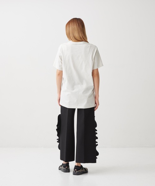 NIKE(ナイキ)の「ナイキ スポーツウェア ウィメンズ オーバーサイズド ショートスリーブ Tシャツ / Nike Sportswear Women's Oversized Short-Sleeved T-Shirt IR7827-072 Light Bone(Tシャツ/カットソー・レディース・オフホワイト・XS/S/L/M/XL)」の4枚目の写真