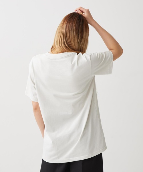 NIKE(ナイキ)の「ナイキ スポーツウェア ウィメンズ オーバーサイズド ショートスリーブ Tシャツ / Nike Sportswear Women's Oversized Short-Sleeved T-Shirt IR7827-072 Light Bone(Tシャツ/カットソー・レディース・オフホワイト・XS/S/L/M/XL)」の7枚目の写真