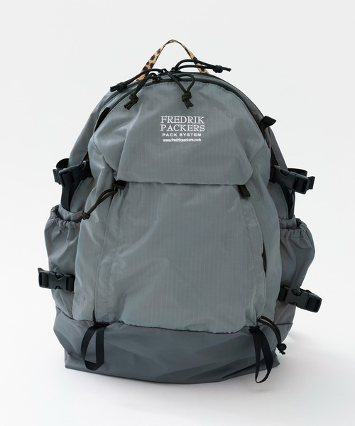 FREDRIK PACKERS(フレドリックパッカーズ)の「【FREDRIK PACKERS】QUEST PACK(バックパック/リュック・レディース・ブラック系1/チャコールグレー/ブラック系その他2・FREE)」の4枚目の写真