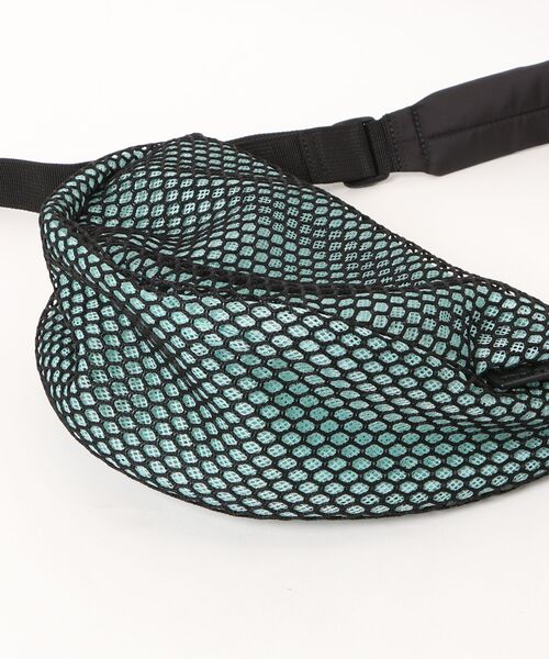 CONVERSE TOKYO（コンバーストウキョウ）の「メッシュムーンBAG（ショルダーバッグ・レディース・ブラック/グレー/ベージュ・FREE）」の6枚目の写真