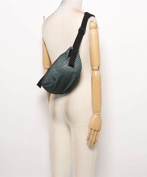 CONVERSE TOKYO（コンバーストウキョウ）の「メッシュムーンBAG（ショルダーバッグ・レディース・ブラック/グレー/ベージュ・FREE）」の4枚目の写真