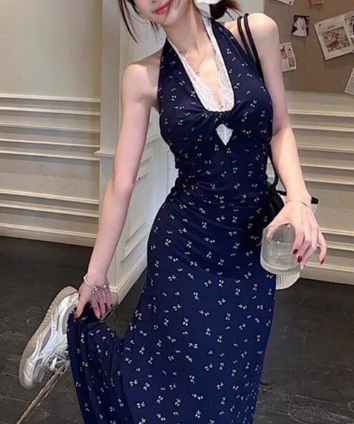 SallyLunn(サリーラン)の「ホルターネック花柄ロングワンピース(ワンピース・レディース・ネイビー・MEDIUM/LARGE)」の2枚目の写真