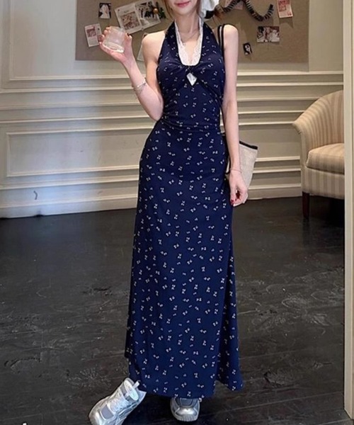 SallyLunn(サリーラン)の「ホルターネック花柄ロングワンピース(ワンピース・レディース・ネイビー・MEDIUM/LARGE)」の3枚目の写真