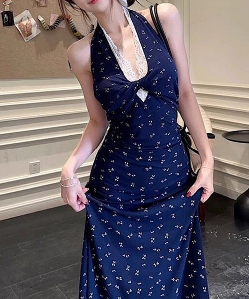 SallyLunn(サリーラン)の「ホルターネック花柄ロングワンピース(ワンピース・レディース・ネイビー・MEDIUM/LARGE)」の6枚目の写真