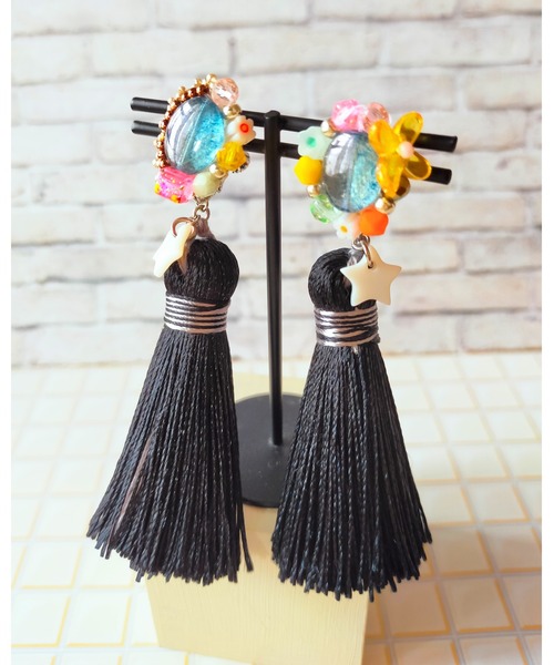 tone(トーン)の「【七音】チェコガラスとタッセルのイヤリング(MA)(イヤリング・レディース・ピンク/レッド・FREE)」の15枚目の写真