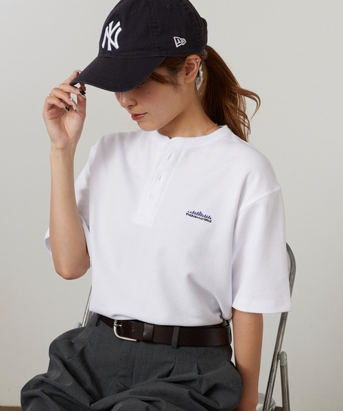 THOUSAND MILE(サウザンドマイル)の「THOUSAND MILE/サウザンドマイル ヘンリーネックワッフルTシャツ ロゴ刺繍 半袖Tシャツ 秋 秋服 2026年秋冬(Tシャツ/カットソー・レディース・ホワイト/ブラック・XS)」の14枚目の写真