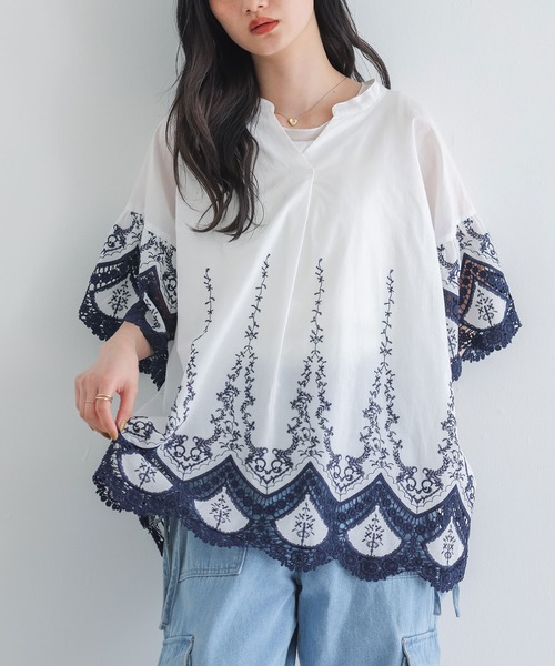 somari imagination(ソマリ イマジネーション)の「『配色刺繍ブラウス』(シャツ/ブラウス・レディース・オフホワイト・FREE)」の1枚目の写真