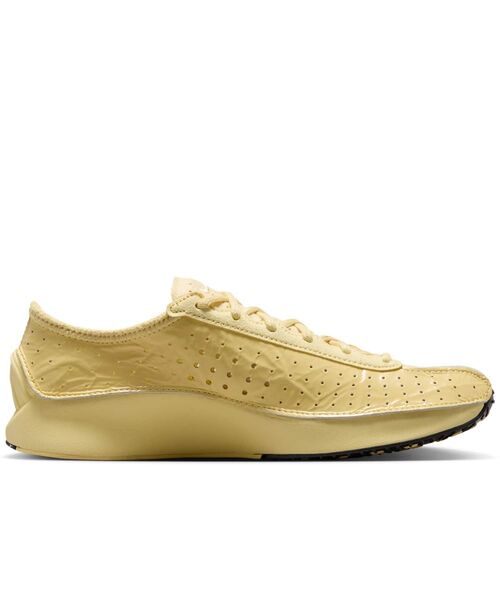 NIKE(ナイキ)の「ナイキ エア スーパーフライ ウィメンズシューズ / Nike Air Superfly Women's Shoes IM5162-700 Soft Yellow(スニーカー・レディース・イエロー系その他2・23.5/24/22/22.5/23/24.5/25/25.5/26)」の3枚目の写真
