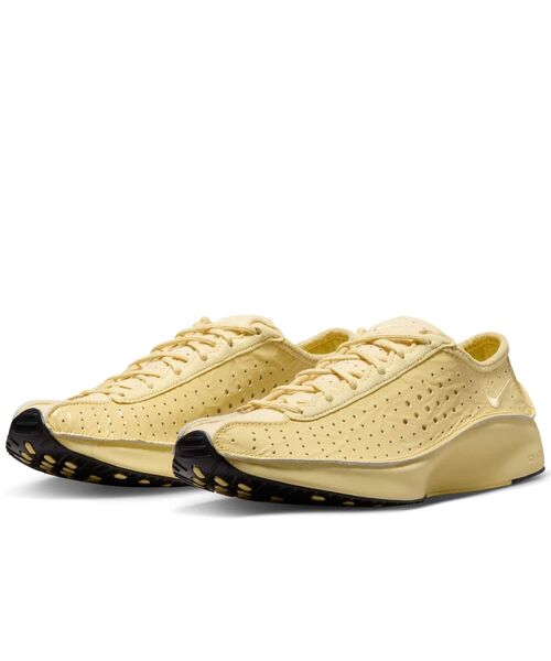 NIKE(ナイキ)の「ナイキ エア スーパーフライ ウィメンズシューズ / Nike Air Superfly Women's Shoes IM5162-700 Soft Yellow(スニーカー・レディース・イエロー系その他2・23.5/24/22/22.5/23/24.5/25/25.5/26)」の5枚目の写真