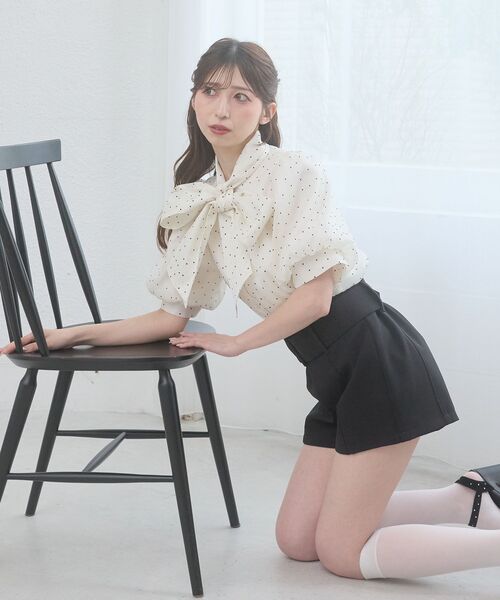 MAJESTIC LEGON（マジェスティックレゴン）の「レディボウタイブラウス（シャツ/ブラウス・レディース・ホワイト系その他/ブルー/ホワイト系その他2/オフホワイト・MEDIUM）」の19枚目の写真