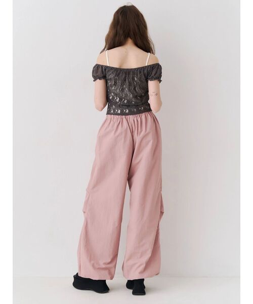 EVRIS（エヴリス）の「ボリュームワイドパンツ（カーゴパンツ・レディース・ブラック/ピンク・MEDIUM/SMALL）」の11枚目の写真