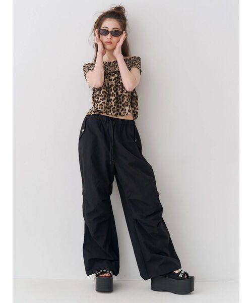 EVRIS（エヴリス）の「ボリュームワイドパンツ（カーゴパンツ・レディース・ブラック/ピンク・MEDIUM/SMALL）」の12枚目の写真