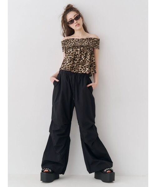 EVRIS（エヴリス）の「ボリュームワイドパンツ（カーゴパンツ・レディース・ブラック/ピンク・MEDIUM/SMALL）」の13枚目の写真