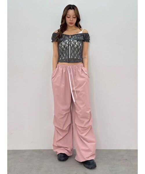 EVRIS（エヴリス）の「ボリュームワイドパンツ（カーゴパンツ・レディース・ブラック/ピンク・MEDIUM/SMALL）」の15枚目の写真