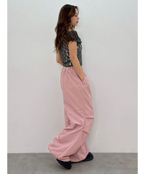 EVRIS（エヴリス）の「ボリュームワイドパンツ（カーゴパンツ・レディース・ブラック/ピンク・MEDIUM/SMALL）」の16枚目の写真