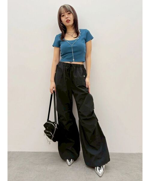 EVRIS（エヴリス）の「ボリュームワイドパンツ（カーゴパンツ・レディース・ブラック/ピンク・MEDIUM/SMALL）」の18枚目の写真