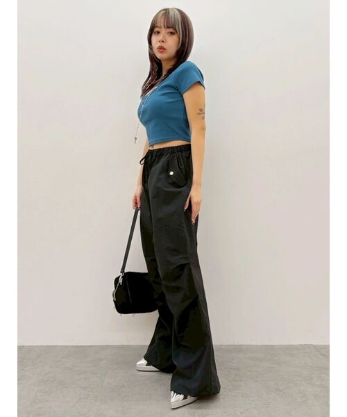 EVRIS（エヴリス）の「ボリュームワイドパンツ（カーゴパンツ・レディース・ブラック/ピンク・MEDIUM/SMALL）」の19枚目の写真