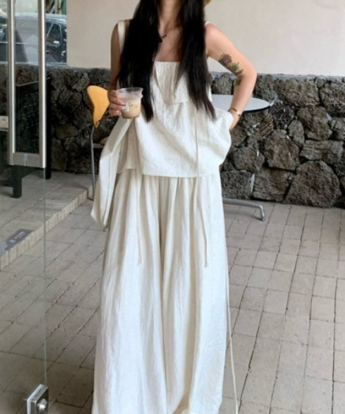 YUGA(ユーガ)の「YUGA_YGMC Korean-style Frilled camisole top + Easy wide-leg pants(つなぎ/オールインワン・レディース・ホワイト・M/L)」の3枚目の写真