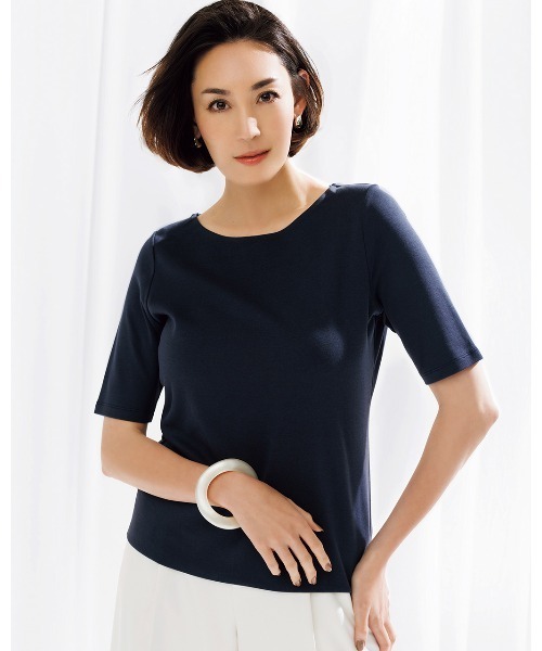 DoCLASSE( ドゥクラッセ)の「ボートネック/5分袖・DoT(58cm丈)(Tシャツ/カットソー・レディース・ダークネイビー/ライトグレー/ブラック/フューシャピンク/ブルー・M/S/LL/L)」の4枚目の写真
