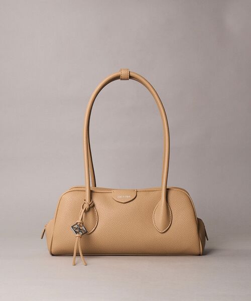 Calvin Klein(カルバン・クライン)の「バッグ - エンブレムショルダーバッグ(ボディバッグ/ウエストポーチ・レディース・ベージュ・FREE)」の1枚目の写真
