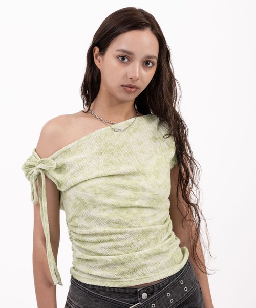 atmos pink（アトモスピンク）の「atmos pink Tie Point One Shoulder Tops / アトモスピンク タイ ポイント ワン ショルダー トップス（その他トップス・レディース・グリーン/ピンク/ホワイト・FREE）」の2枚目の写真
