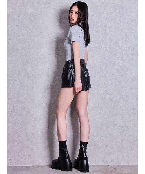 GYDA(ジェイダ)の「Essential platformショートブーツ(ブーツ・レディース・ブラック/オフホワイト・SMALL/MEDIUM/LARGE)」の17枚目の写真