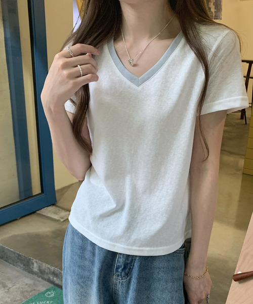 2ly2(トゥーリートゥー)の「配色Vネック 半袖Tシャツ(Tシャツ/カットソー・レディース・ホワイト/ブラック・FREE)」の21枚目の写真